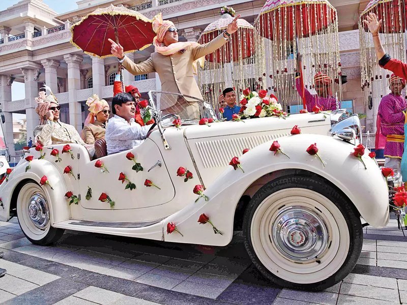 vintage car on rent for a wedding